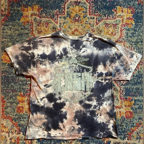 JOHNNY CASH MAN IN BLACK T-SHIRT - Picture 1 of 4